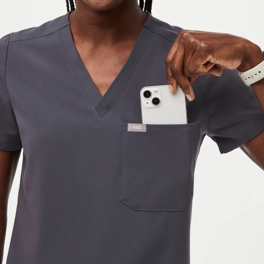 CLEARANCE! FIGS Women's Catarina One-Pocket V-Neck Scrub Top In Gray, Size XXS - Picture 4 of 9